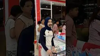 PRANK ON GIRLFRIEND'S FACE IN A PUBLIC PLACE🗿EVERYONE'S EYES ARE ON HER😱😭