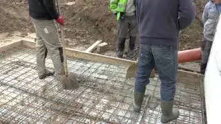 Заливаем бетон в опалубку будущей террасы, Германия 30.03.2015