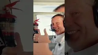 Эпичная посадка самолёта на воду 