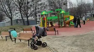 Детские площадки и тренажёры растут как грибы.