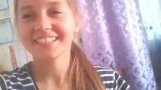 Моя мама первый раз слушает музыку в наушниках! Её реакция)