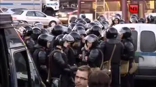 Сторонников Навального разогнали, и они разбредаются по центру Москвы