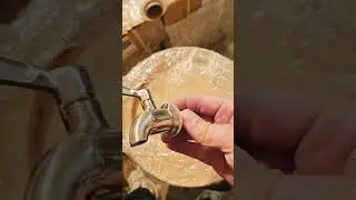 Установка крана в дубовую бочку