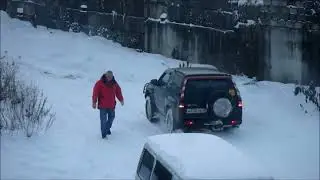 Opel Frontera буксует в снегу