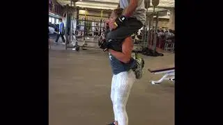 squat shoulder lift