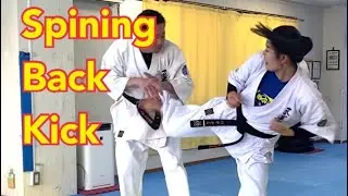 Karate Girl Spinning Back Kick 空手女子 後ろ蹴り