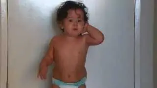 Minha princesa utilizando o celular....kkkkkk