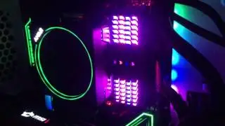 MSI X370 GAMING PRO CARBON vs CORSAIR VENGEANCE RGB SYNC (Rainbow)