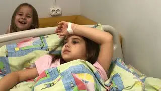 ВЛОГ Попали в больницу с Алиной Наряжаем  елочку и катаемся на катке