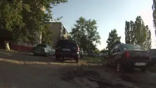 Парковка на газоне, нарушение ПДД, порча газона