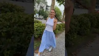 - А эта , все все ходит крутится , надоела уже - устройся на работу
