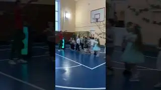 Поем Грустинку на новогодней Елке в школе 💝🧑‍🎄🎁