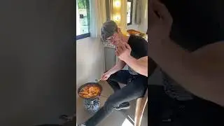 Kıvanç Tatlıtuğ Menemen Yaptı...