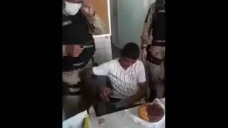 В Бразилии полицейские пришли на день рождение к подозреваемому и перед арестом спели Happy Birthday