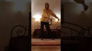 Рассказываю анекдот и пою песню