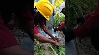proses manual pemasangan tiang lampu jalan | PJU Tenaga Surya