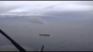 Video Dikke rook hangt boven ferry