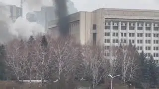 СРОЧНО! В Алматы протестующие штурмуют администрацию города!
