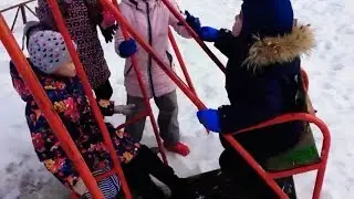 Люблю качаться на качелях ! )))👍 двойные качели ! 😉