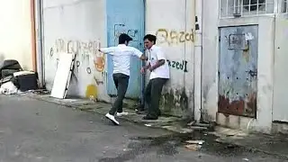 Tak pergi sekolah tapi bertumbuk. Ibu bapa mana yang tak luluh hati.