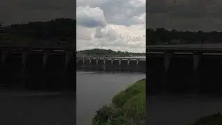 ВОЛХОВСКАЯ ГЭС с огромной плотиной