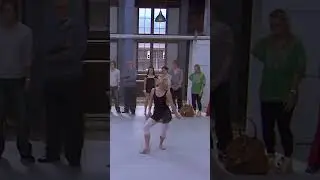 Oohhh, Rikki's hidden talent is revealed! #danceacademy #h2ojustaddwater