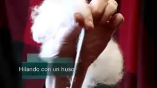 Hilado artesanal con huso