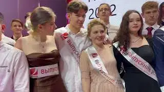 Исполнение Гимна школы 1502 на последнем звонке 2022