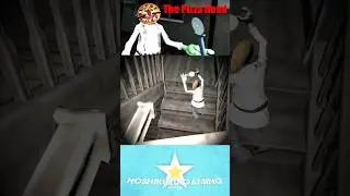 ピザ、階段上れてないww The pizza Head is stuck on the stairs 😂