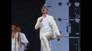 Hurts - Wonderful Life @ Glastonbury 2016
