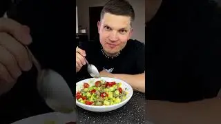 Яркий летний салатик. Подробный рецепт в описании.