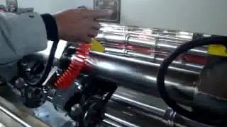 Электромеханическая настройка ножей на резательно-рилевочном станке