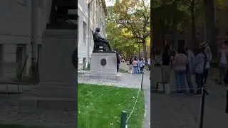 SE VOCÊ VISITAR HARVARD, NÃO ENCOSTE NO PÉ DA ESTÁTUA