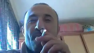Hunharca Gülen Adam Çok Komik Gülüyor