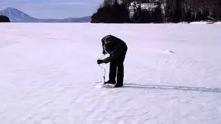 perçage 30cm de glace lac memphrémagog janv 2014