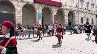 Fasi iniziali del corteo storico della Quintana di Ascoli Piceno - Agosto 2024