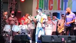 General baja Rubio Del Acordeón de Tarima pero empresario obligan que regrese.