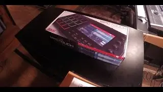 UN-Boxing Akai Pro MPC Touch