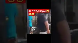 dipipisin bapak 