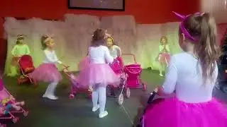 танец с колясками