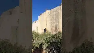 Древние резали целые скалы