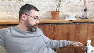 SIDO LÄSST SICH NAMEN VON FAN TÄTOWIEREN !!