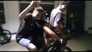 Duas putas na garupa 2