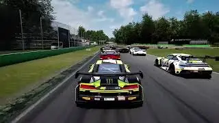 Corrida em Monza evitando a batida na primeira curva