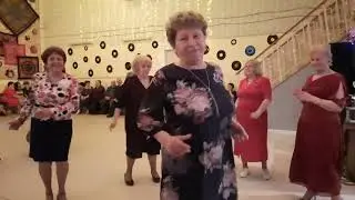 Розы алые.