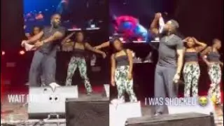 TAYC RENIFLE UN STRING D’UNE FEMME EN PLEIN CONCERT (Il va trop loin)