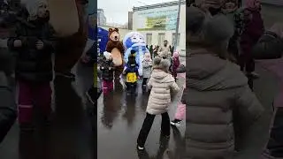 Танцуют все под Клаву Коку. 💃