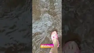 Мы тут плаваем по уши в воде, а не ходим - сезон дождей в Индии. Воды по щиколотку, заливает страшно