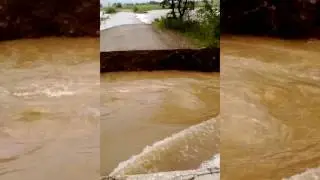Рухнувший мост по дороге в Безверхово