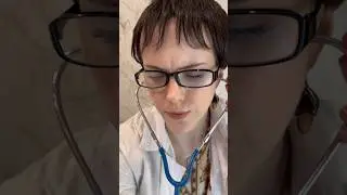 Мама вызвала врача-педиатра в детстве